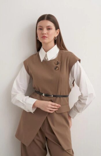 Kemer Detaylı Yelekli Takım